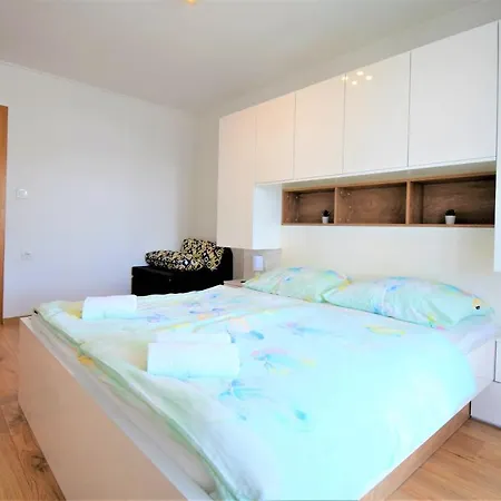 Sandra -lopar ゲストハウス ロパール