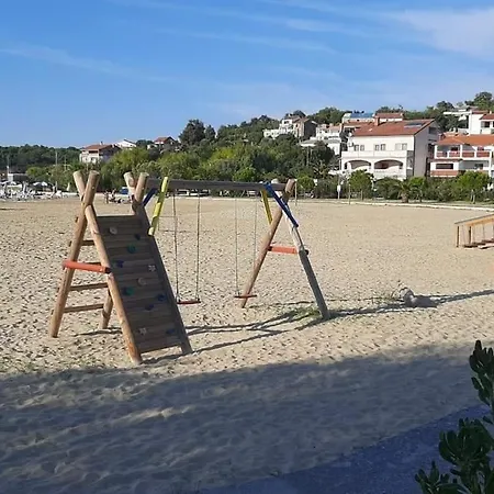 ゲストハウス Sandra -lopar ロパール