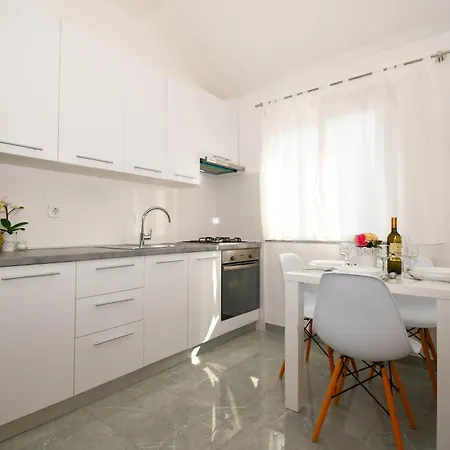 ゲストハウス Sandra -lopar