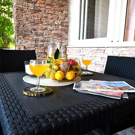 ゲストハウス Sandra -lopar 3*