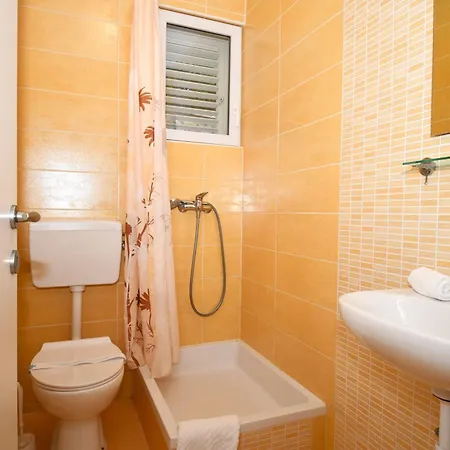 ゲストハウス Sandra -lopar ロパール