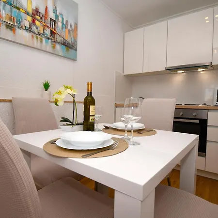 ゲストハウス Sandra -lopar ロパール