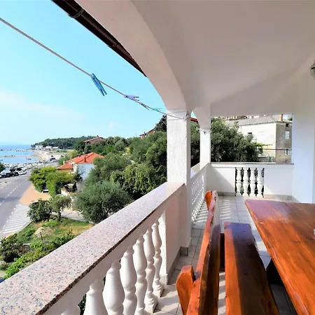 Sandra -lopar ゲストハウス 3*