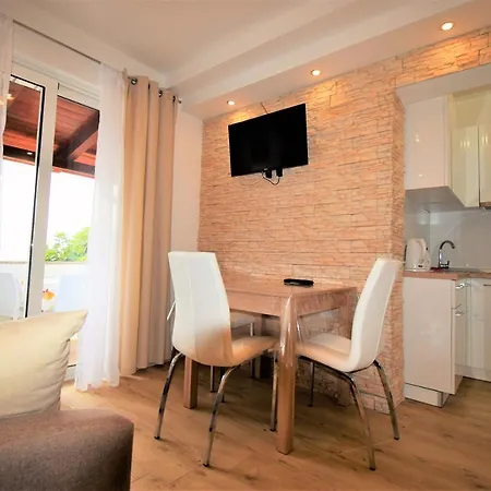 ゲストハウス Sandra -lopar 3*