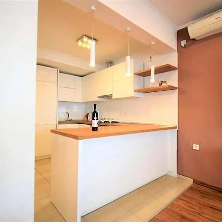 Sandra -lopar ゲストハウス ロパール