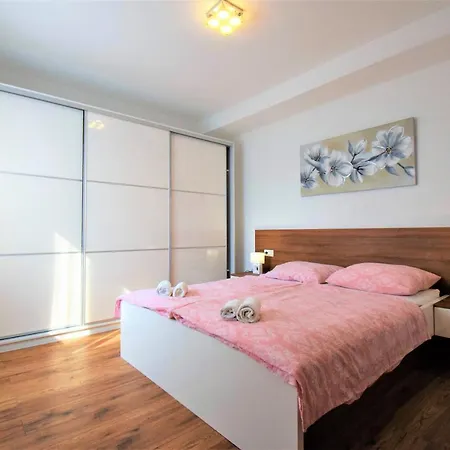 Sandra -lopar ゲストハウス 3*