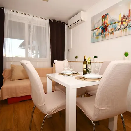 게스트하우스 Sandra -lopar 3*