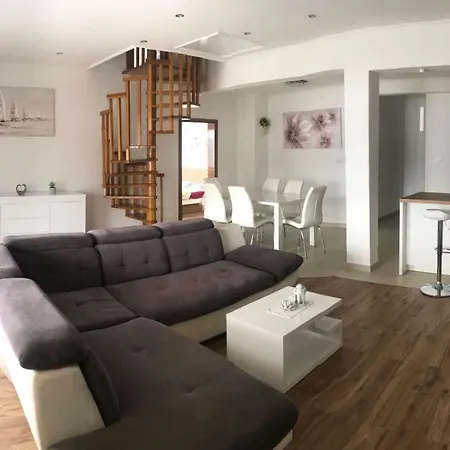 게스트하우스 Sandra -lopar 로파르