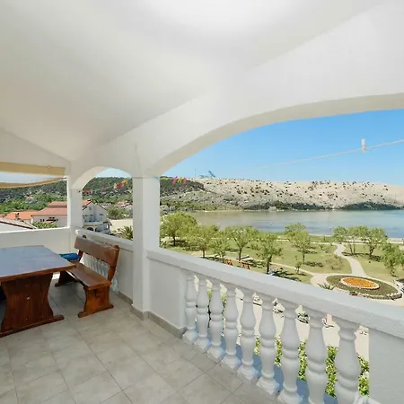 게스트하우스 Sandra -lopar 3*