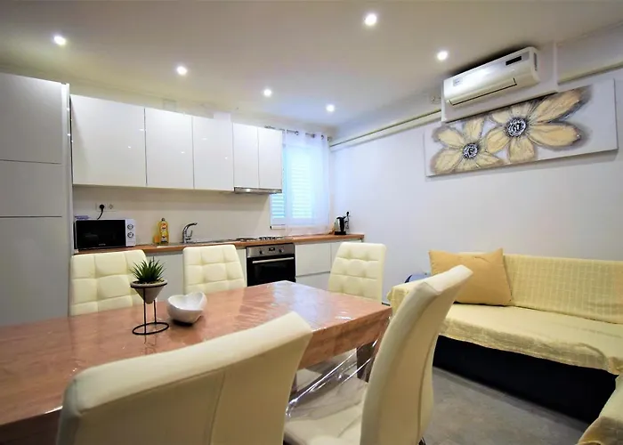 Sandra -lopar Guest house