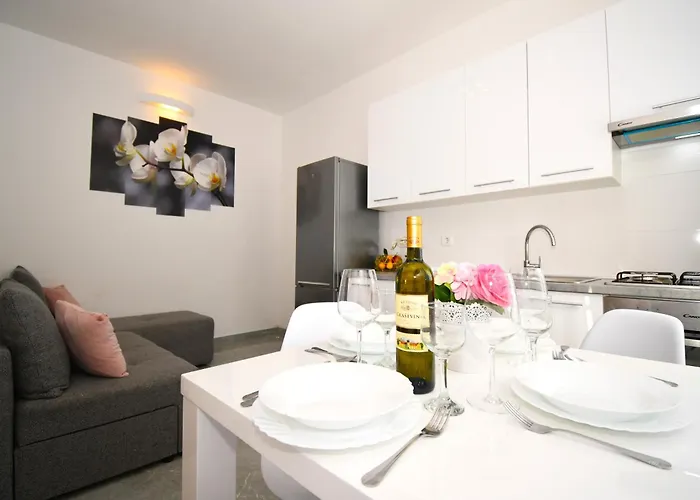 Sandra -lopar Guest house 3*